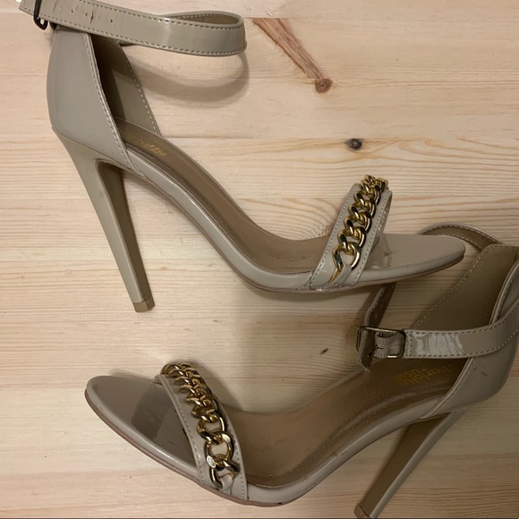 Charlotte Russe Nude patent leather sandals - Picture 2 of 8